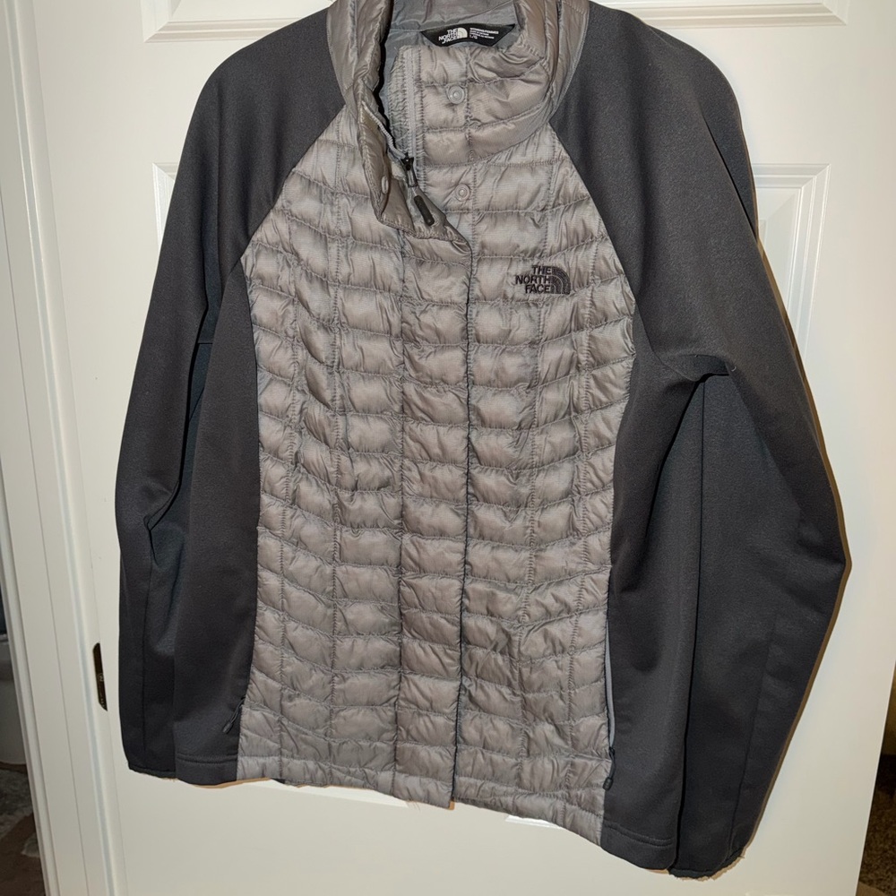 The North Face Women's Gray thermoball Jacket sz lg
